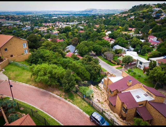 986M² VACANT LAND FOR SALE IN CONSTANTIA KLOOF
